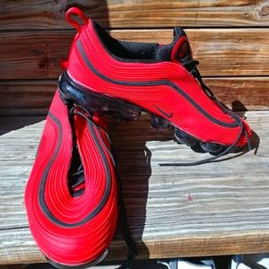 Men red athletic shoe
